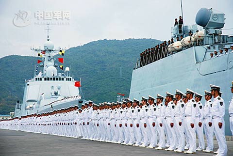 中国海军3艘舰船于26日从海南三亚出征非洲,为中国船只护航