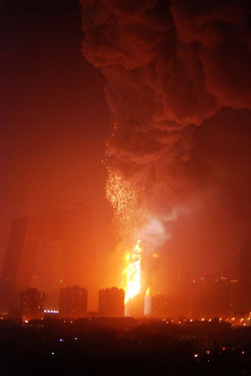 中央电视台新址发生大火[现场视频]央视新大楼北配楼突发大火 火势