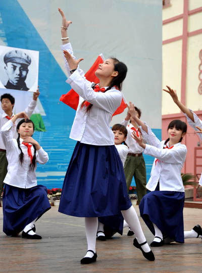 长沙举行60年中小学生校服展示秀图集