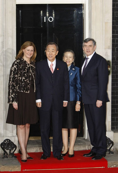 英国首相布朗夫妇与潘基文夫妇