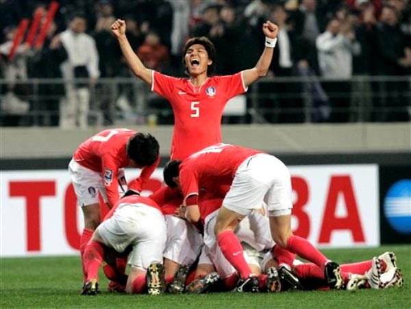 南非世界杯预选赛:韩国1-0绝杀朝鲜[图集]