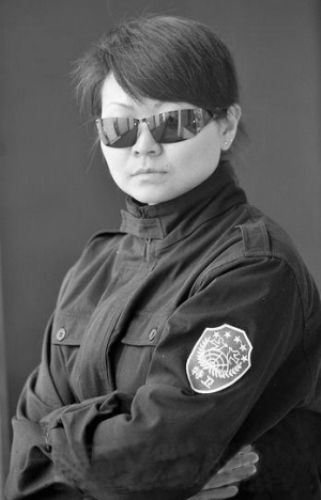 中国女保镖由梦照片图片