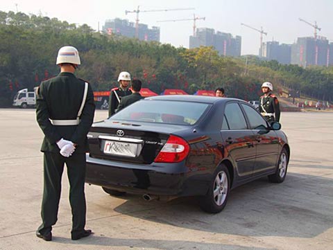 南宁警备纠察部队查获一批假军车及牌照(组图)