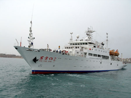 今年初曾进入钓鱼岛海域进行正常活动的中国东方红2号海洋调查船