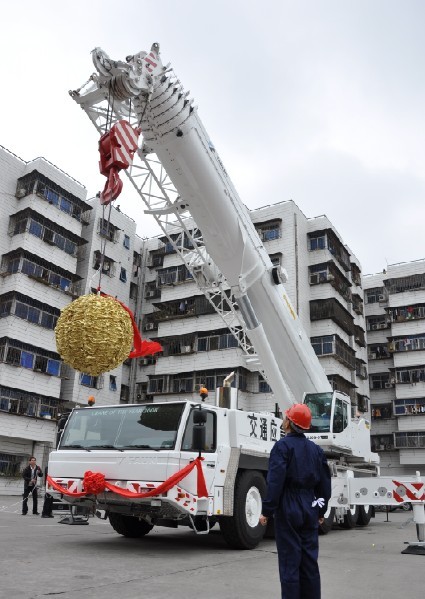 深圳市啟用首臺220噸交通應急汽車吊