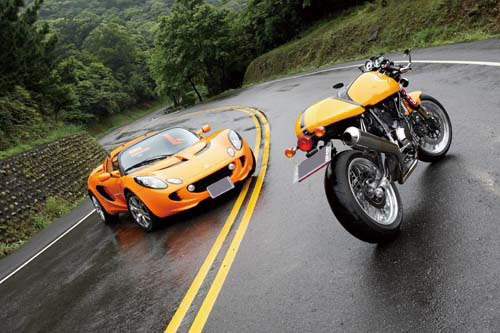 跑车摩托车合拍视频 0_754807_6c4c089d3cb94b0b5fca25f642370e97.jpg