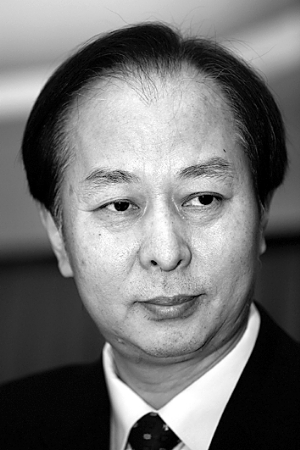 鞍钢现任董事长_贵人鸟现任董事长(2)